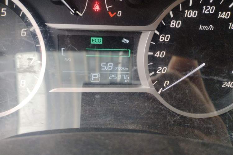 Used Nissan Lannia 2016 1.6L CVT Cool Edition Odometer Close Up