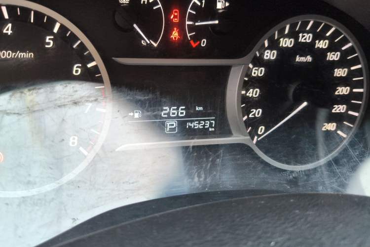 Used Nissan Lannia 2016 1.6L CVT Cool Edition Odometer Close Up