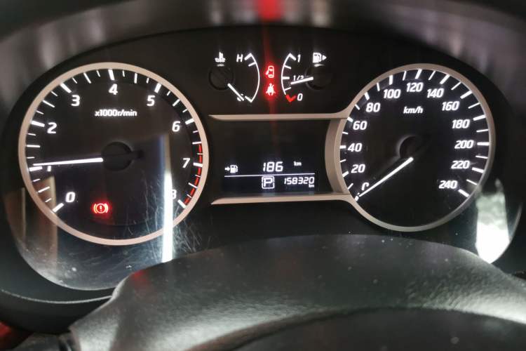 Used Nissan Lannia 2016 1.6L CVT Smart Cool Edition Odometer Close Up
