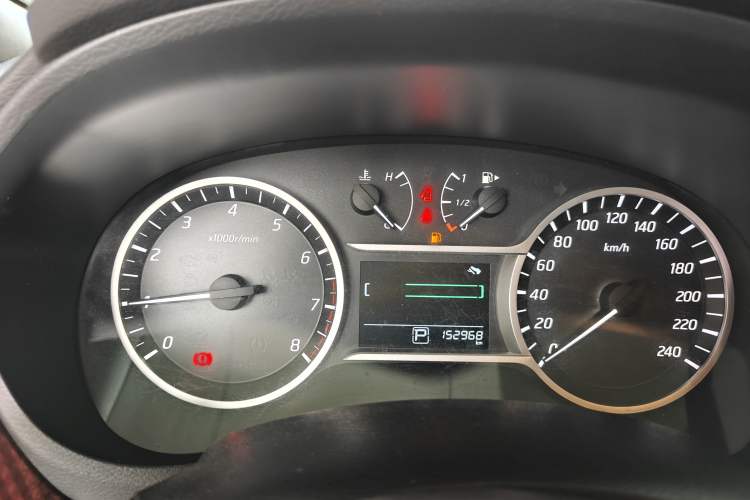 Used Nissan Lannia 2016 1.6L CVT Smart Cool Edition Odometer Close Up