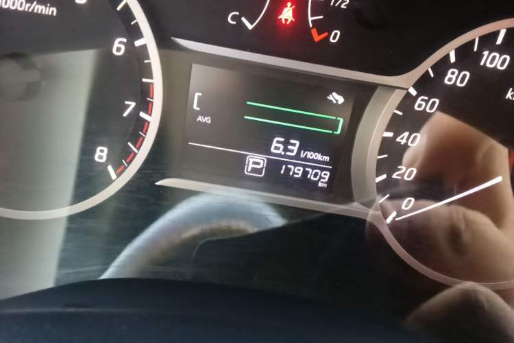 Used Nissan Lannia 2016 1.6L CVT Smart Cool Edition Odometer Close Up