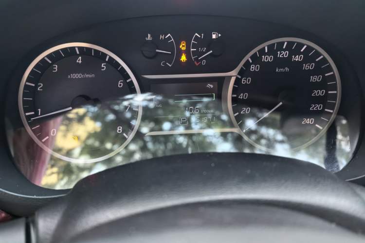 Used Nissan Lannia 2016 1.6L CVT Smart Cool Edition Odometer Close Up