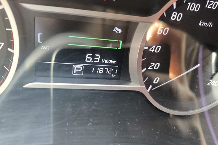 Used Nissan Lannia 2016 1.6L CVT Smart Cool Edition Odometer Close Up