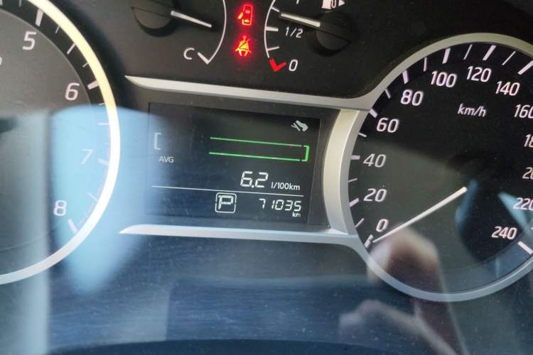 Used Nissan Lannia 2016 1.6L CVT Cool Edition Odometer Close Up