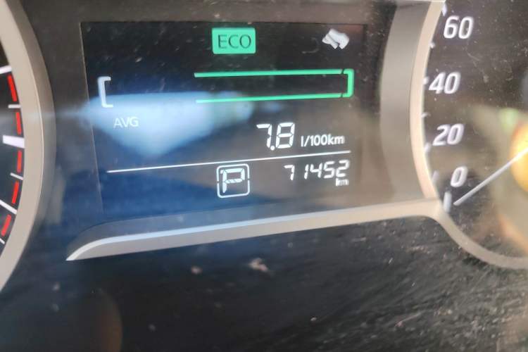 Used Nissan Lannia 2016 1.6L CVT Smart Cool Edition Odometer Close Up