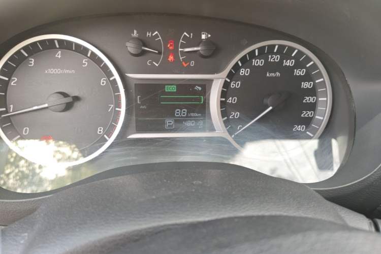 Used Nissan Lannia 2016 1.6L CVT Cool Edition Odometer Close Up