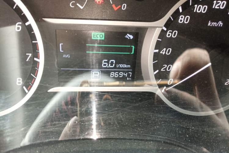 Used Nissan Lannia 2016 1.6L CVT Cool Edition Odometer Close Up