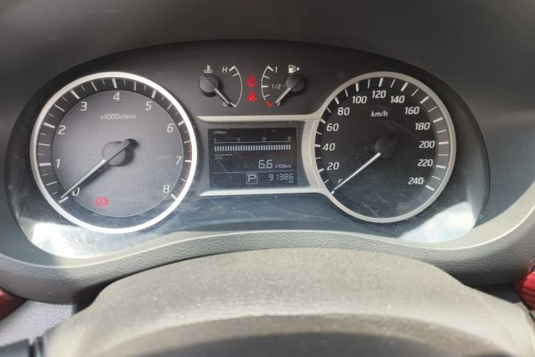 Used Nissan Lannia 2016 1.6L CVT Cool Edition Odometer Close Up