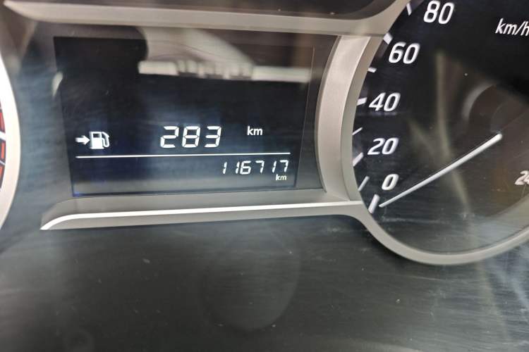 Used Nissan Lannia 2016 1.6L Manual Cool Edition Odometer Close Up