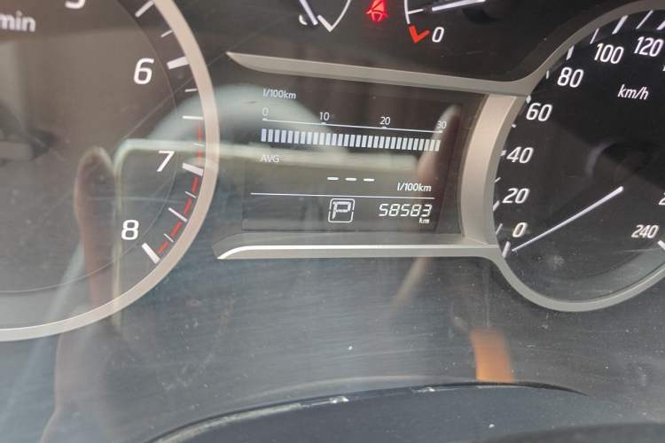 Used Nissan Lannia 2016 1.6L CVT Cool Edition Odometer Close Up
