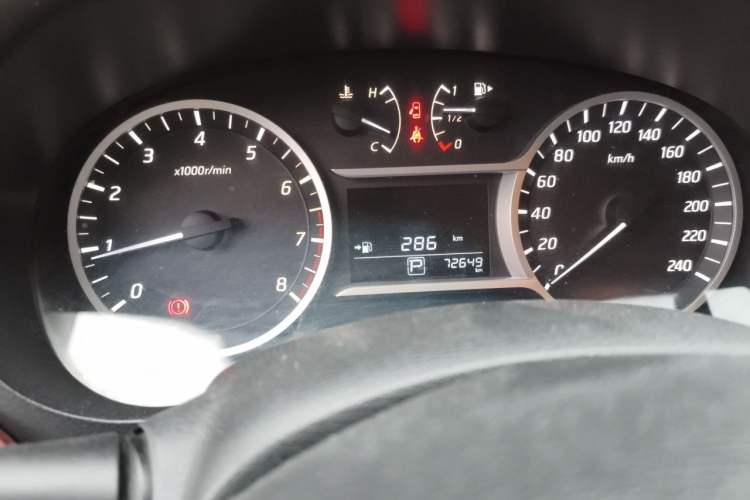 Used Nissan Lannia 2016 1.6L CVT Cool Edition Odometer Close Up