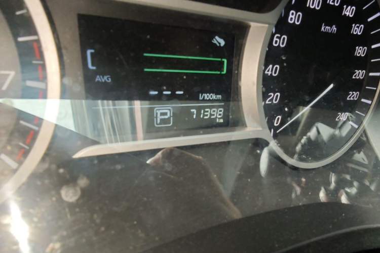 Used Nissan Lannia 2016 1.6L CVT Cool Edition Odometer Close Up