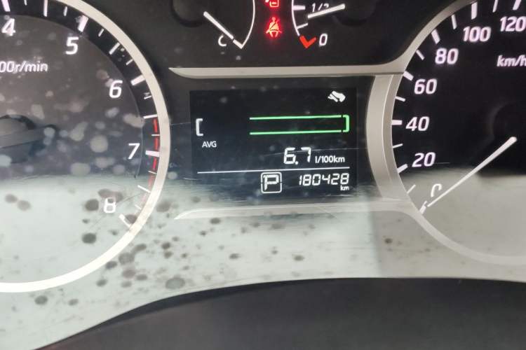 Used Nissan Lannia 2016 1.6L CVT Smart Cool Edition Odometer Close Up