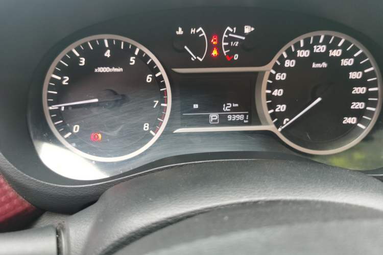 Used Nissan Lannia 2016 1.6L CVT Cool Edition Odometer Close Up