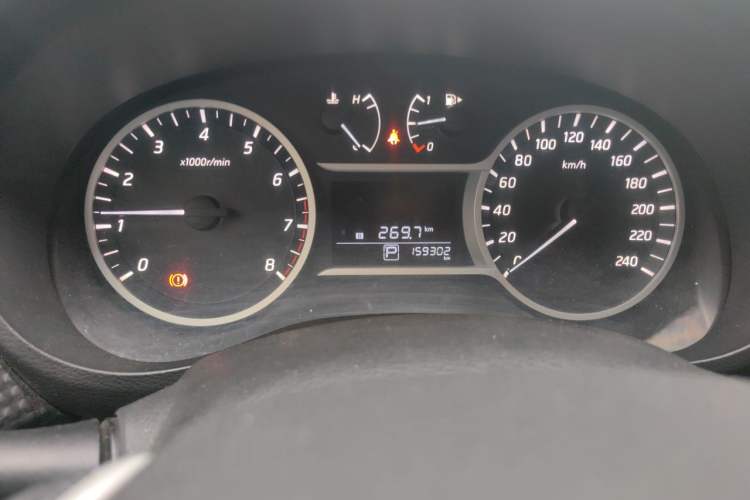 Used Nissan Lannia 2016 1.6L CVT Smart Cool Edition Odometer Close Up