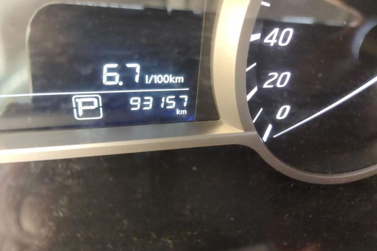 Used Nissan Lannia 2016 1.6L CVT Smart Cool Edition Odometer Close Up