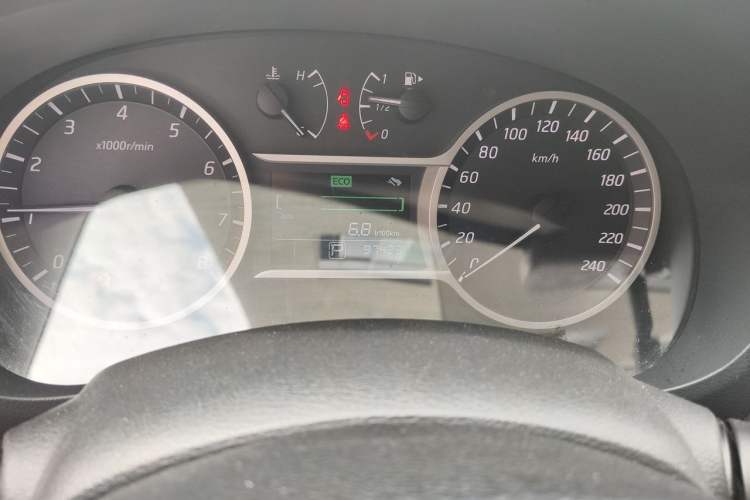 Used Nissan Lannia 2016 1.6L CVT Cool Edition Odometer Close Up
