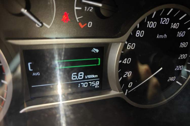 Used Nissan Lannia 2016 1.6L Manual Cool Edition Odometer Close Up