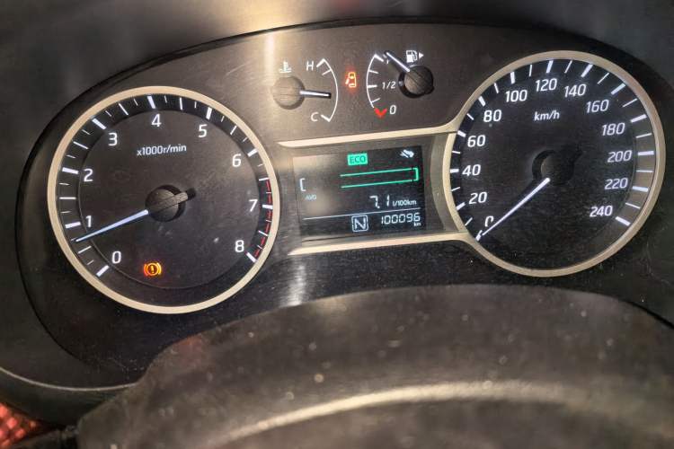 Used Nissan Lannia 2016 1.6L CVT Smart Cool Edition Odometer Close Up