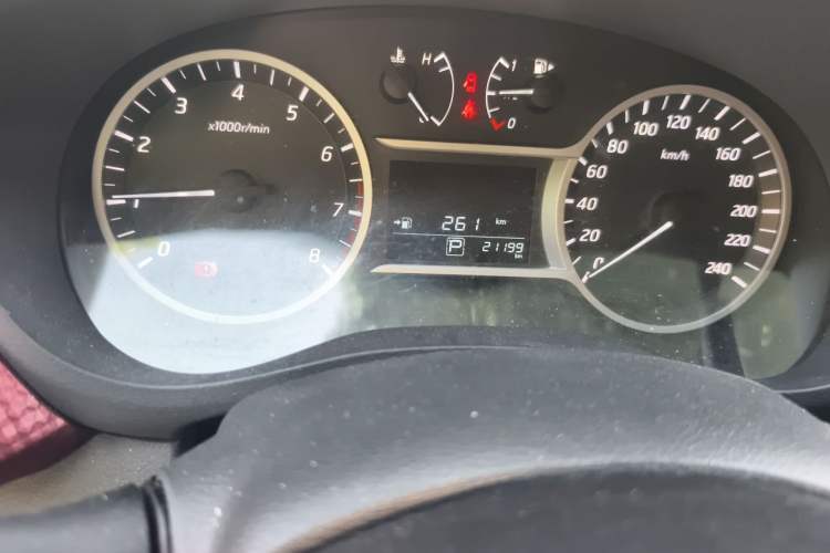 Used Nissan Lannia 2016 1.6L CVT Smart Cool Edition Odometer Close Up