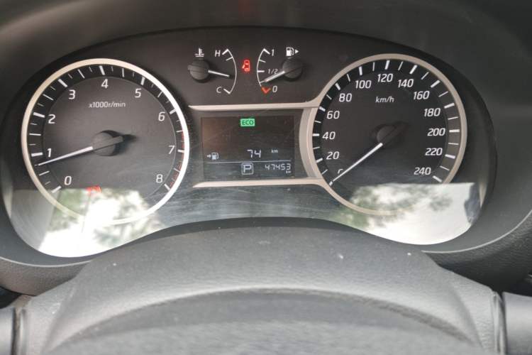 Used Nissan Lannia 2016 1.6L CVT Cool Edition Odometer Close Up