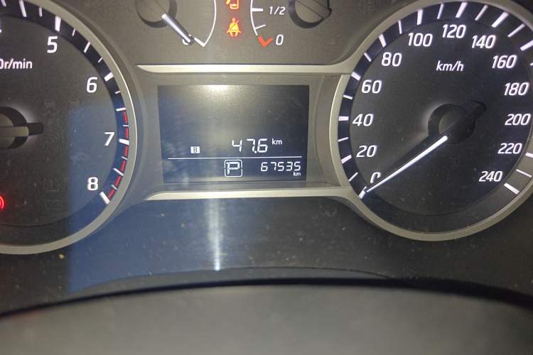 Used Nissan Lannia 2016 1.6L CVT Smart Cool Edition Odometer Close Up