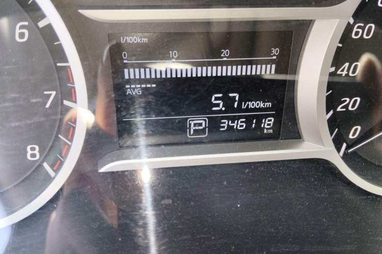 Used Nissan Lannia 2016 1.6L CVT Cool Edition Odometer Close Up