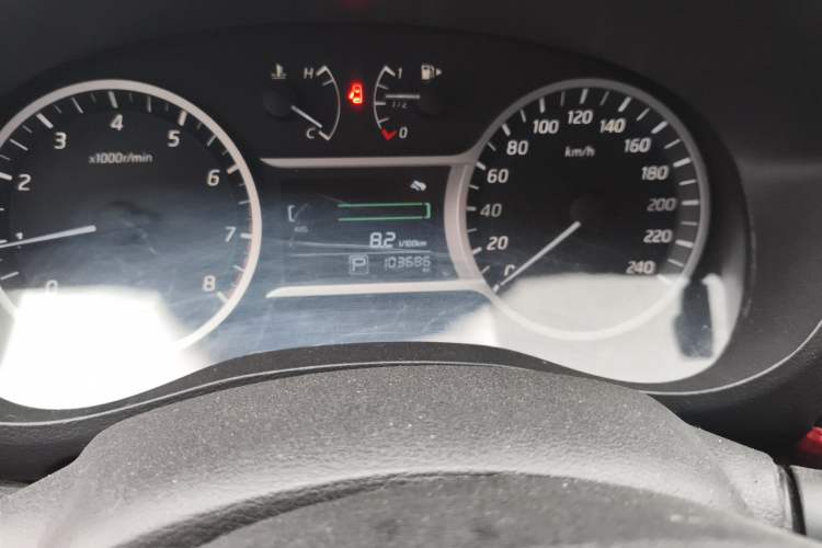 Used Nissan Lannia 2016 1.6L CVT Cool Edition Odometer Close Up