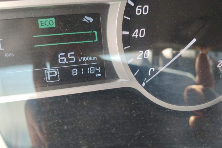 Used Nissan Lannia 2016 1.6L CVT Smart Cool Edition Odometer Close Up