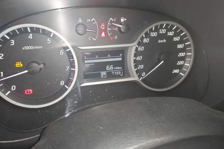 Used Nissan Lannia 2016 1.6L CVT Smart Cool Edition Odometer Close Up