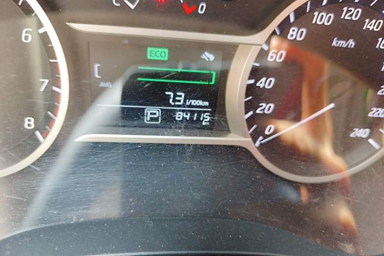Used Nissan Lannia 2016 1.6L CVT Smart Edition Odometer Close Up