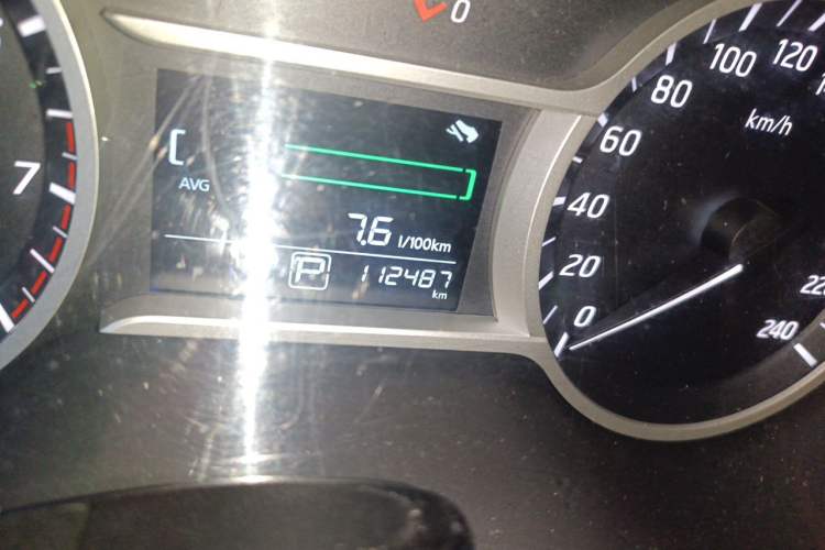 Used Nissan Lannia 2016 1.6L CVT Smart Cool Edition Odometer Close Up