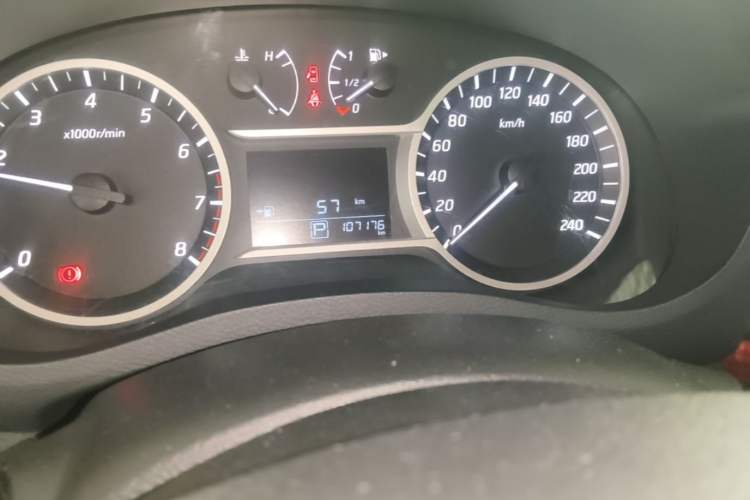 Used Nissan Lannia 2016 1.6L CVT Cool Edition Odometer Close Up
