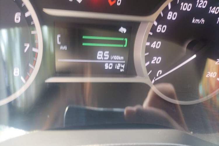 Used Nissan Lannia 2016 1.6L Manual Cool Edition Odometer Close Up