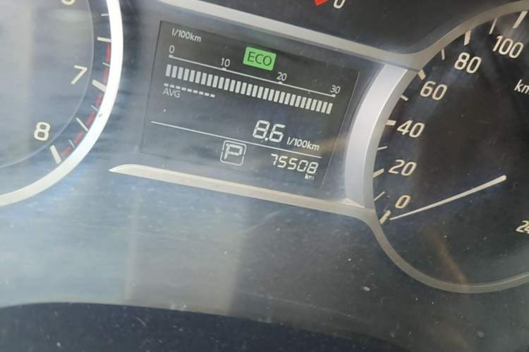 Used Nissan Lannia 2016 1.6L CVT Cool Edition Odometer Close Up