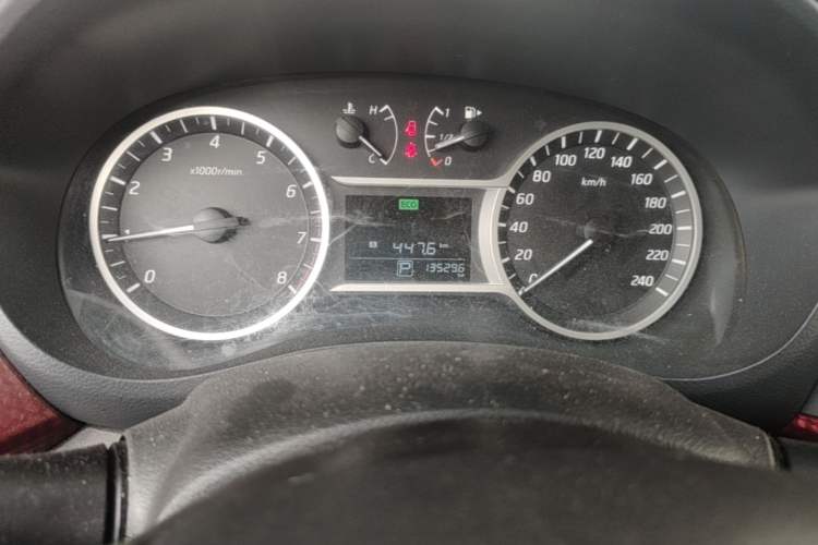 Used Nissan Lannia 2016 1.6L CVT Smart Cool Edition Odometer Close Up