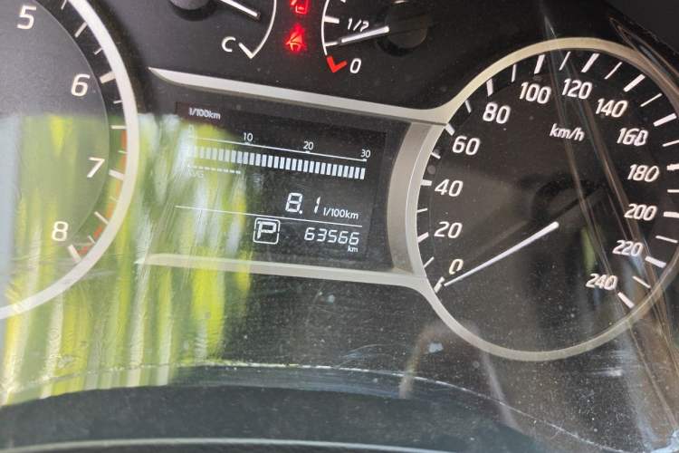 Used Nissan Lannia 2016 1.6L CVT Smart Edition Odometer Close Up