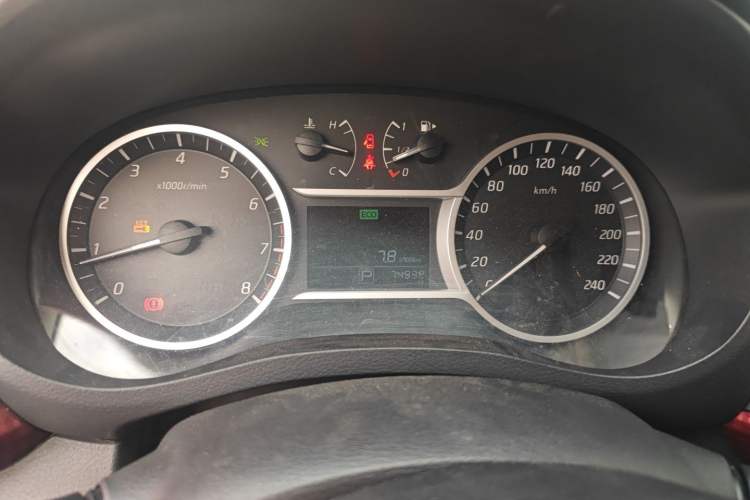 Used Nissan Lannia 2016 1.6L CVT Smart Cool Edition Odometer Close Up