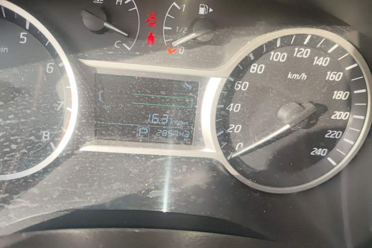 Used Nissan Lannia 2016 1.6L CVT Smart Cool Edition Odometer Close Up