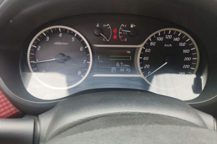 Used Nissan Lannia 2016 1.6L CVT Smart Cool Edition Odometer Close Up