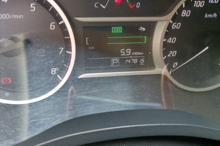 Used Nissan Lannia 2016 1.6L CVT Smart Cool Edition Odometer Close Up