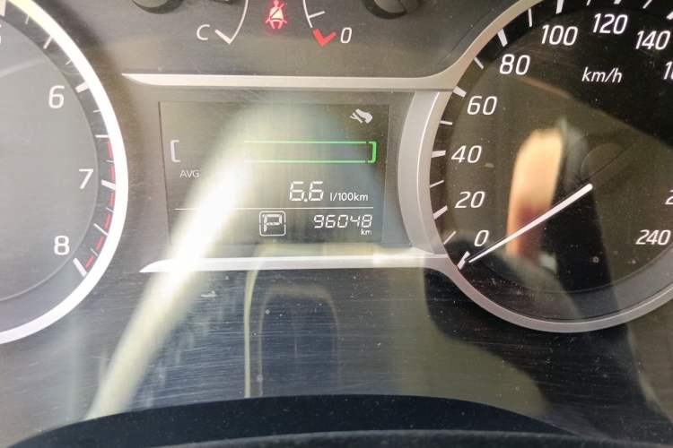 Used Nissan Lannia 2016 1.6L CVT Cool Edition Odometer Close Up