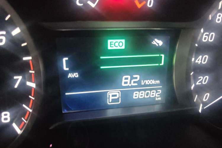 Used Nissan Lannia 2016 1.6L CVT Smart Cool Edition Odometer Close Up
