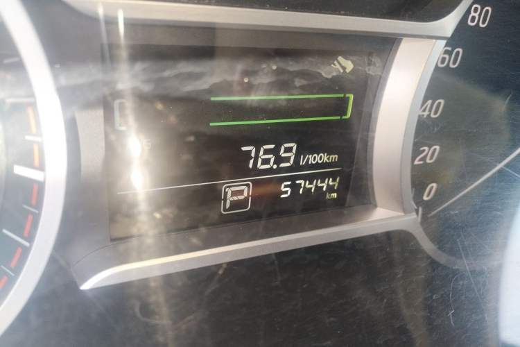 Used Nissan Lannia 2016 1.6L CVT Cool Edition Odometer Close Up
