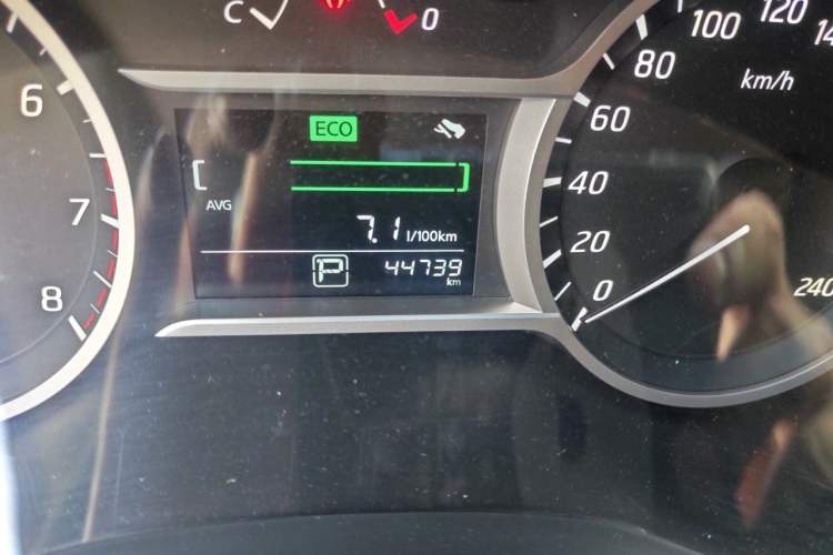 Used Nissan Lannia 2016 1.6L CVT Smart Cool Edition Odometer Close Up