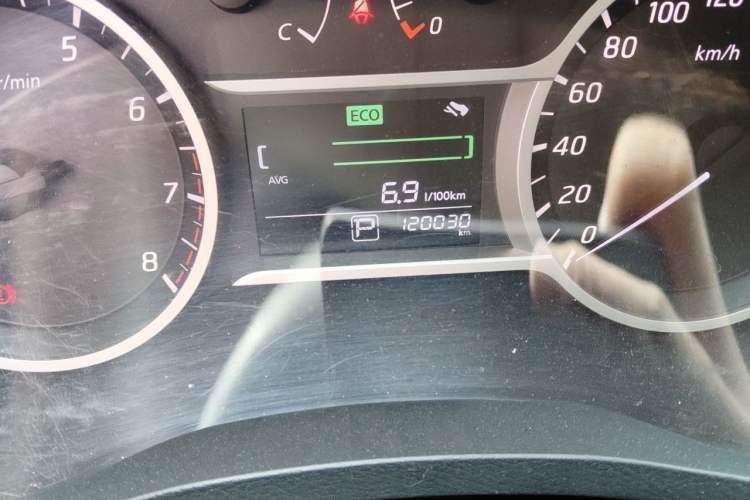 Used Nissan Lannia 2016 1.6L CVT Smart Cool Edition Odometer Close Up