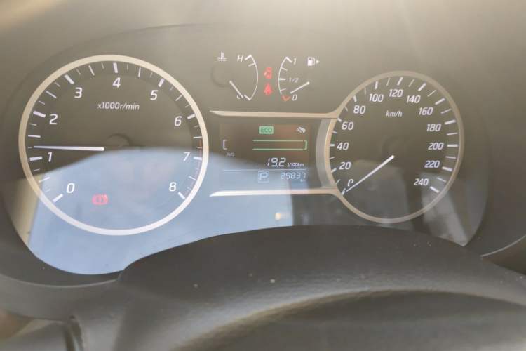 Used Nissan Lannia 2016 1.6L CVT Smart Cool Edition Odometer Close Up