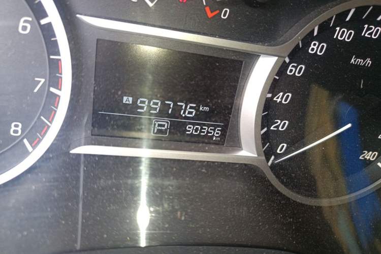 Used Nissan Lannia 2016 1.6L CVT Smart Cool Edition Odometer Close Up