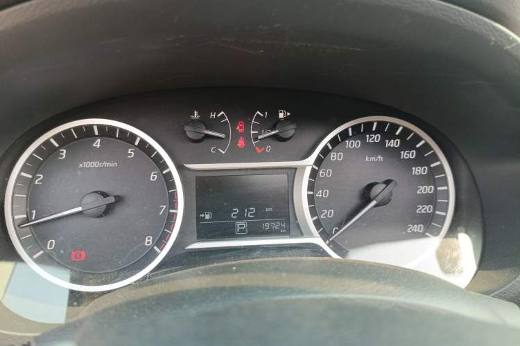 Used Nissan Lannia 2016 1.6L CVT Cool Edition Odometer Close Up