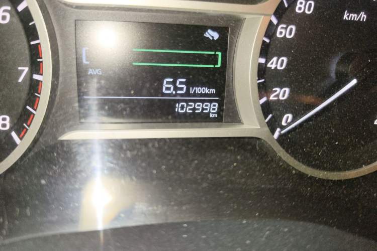 Used Nissan Lannia 2016 1.6L Manual Cool Edition Odometer Close Up